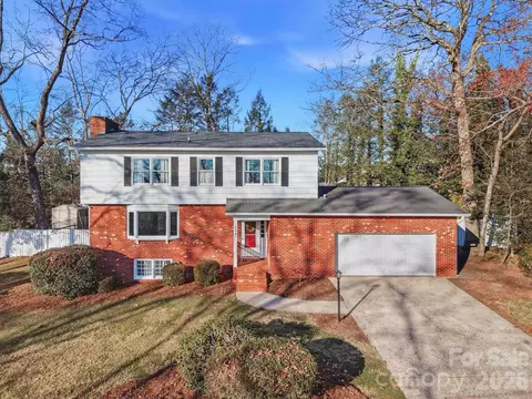 1347 10th Street Nw Dr NW, Hickory, NC 28601