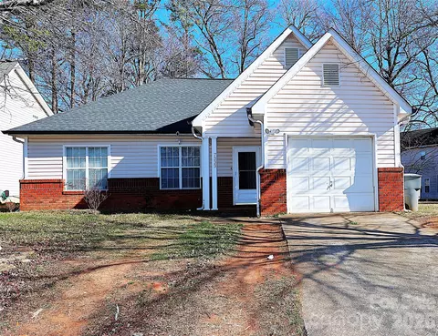 7333 Rosehall Dr, Charlotte, NC 28227