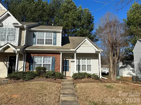 5227 Magnolia Tree Ln, Charlotte, NC 28215