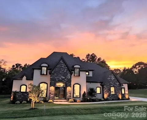 110 Hunts Landing Dr, Mooresville, NC 28117