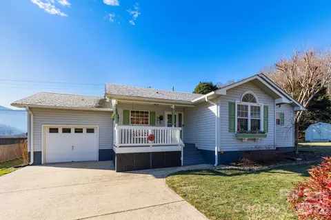 79 Sunflower Ln, Waynesville, NC 28785