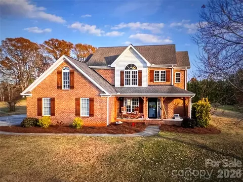 206 Garden Valley Dr, Winston Salem, NC 27107