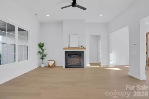 Living - 3316 Evondale Rd, Lincolnton, NC 28092 photo 3 of 6