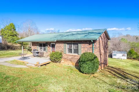 225 Baxter St, Morganton, NC 28655
