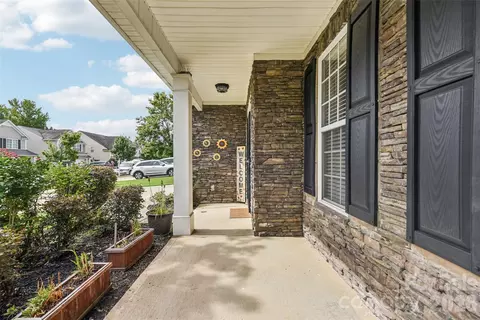 Exterior - 3351 Streamside Dr, Davidson, NC 28036 photo 2 of 7