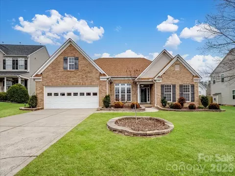 879 Pinkney Pl, Stanley, NC 28164