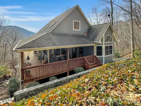 371 Falcon Ridge Dr, Waynesville, NC 28786