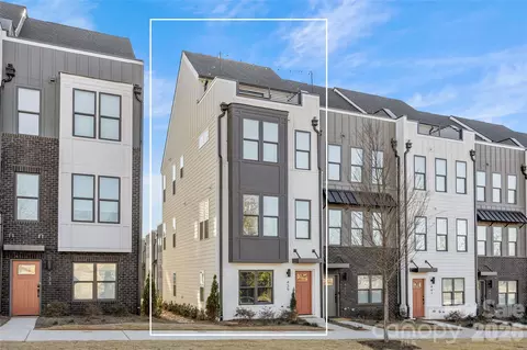 439 Blairhill Rd, Charlotte, NC 28217