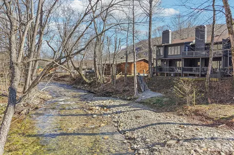 129 Riverside Villa Dr, Maggie Valley, NC 28751