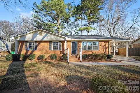 1733 Pondella Dr, Charlotte, NC 28213