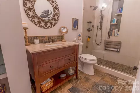 Bath - 1113 Torrence Cir, Davidson, NC 28036 photo 5 of 6