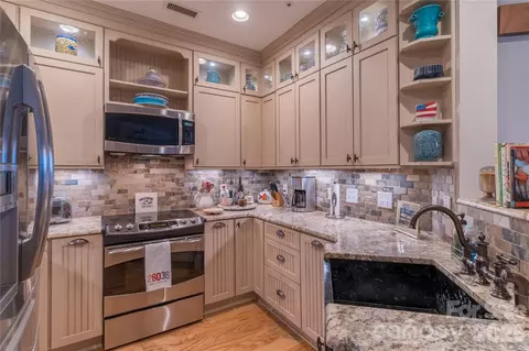 Kitchen - 1113 Torrence Cir, Davidson, NC 28036 photo 2 of 4