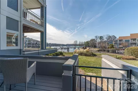 Exterior - 1113 Torrence Cir, Davidson, NC 28036 photo 4 of 7