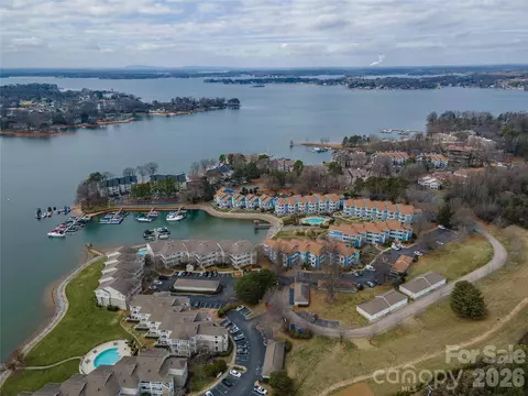 View/Area - 1113 Torrence Cir, Davidson, NC 28036 photo 2 of 3