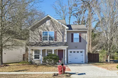 1202 Pinehaven Ct, Charlotte, NC 28215