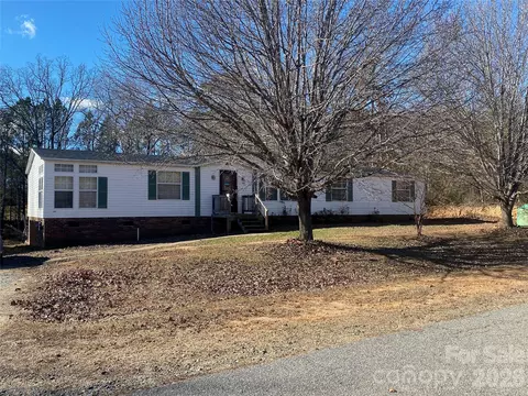 1956 Bison Trl, Maiden, NC 28650