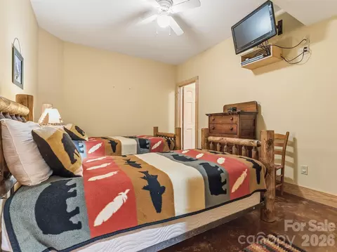 Bedroom - 167 Mountain Vista Dr, Saluda, NC 28773 photo 4 of 5