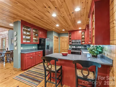 Kitchen - 167 Mountain Vista Dr, Saluda, NC 28773 photo 3 of 5