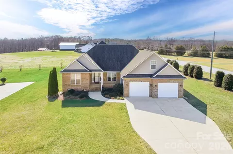 884 Clear Creek Cir, Lincolnton, NC 28092
