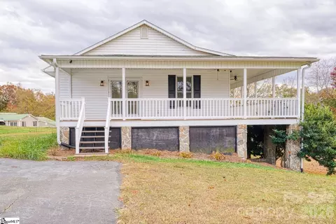 121 Boat Dr, Chesnee, SC 29323