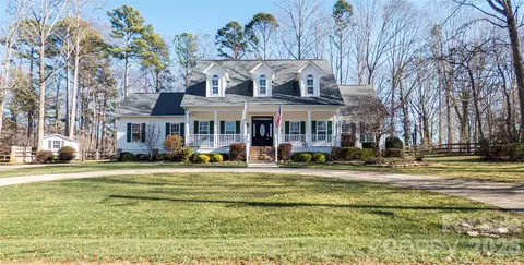 230 Hideaway Ln, Mooresville, NC 28117