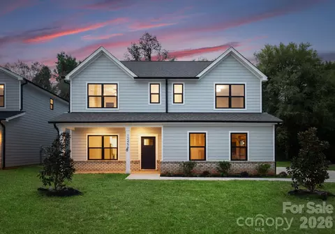 4257 Acorn St, Charlotte, NC 28205