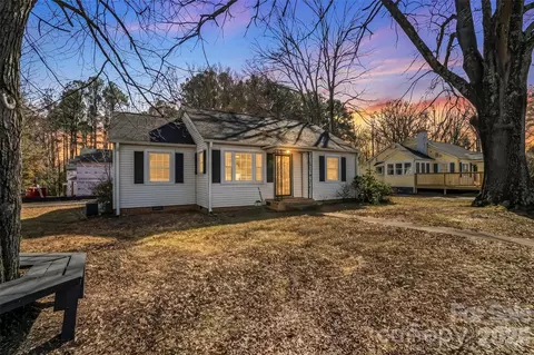 1072 5th Ne St NE, Hickory, NC 28601