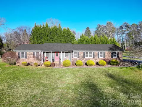 308 London Rd, Hendersonville, NC 28739