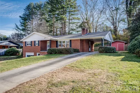 52 Broad St, Waynesville, NC 28786