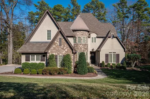 8000 Water View Dr, Belmont, NC 28012