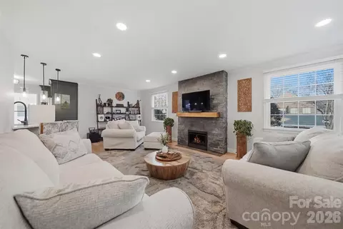 1002 S Brady Ave, Newton, NC 28658