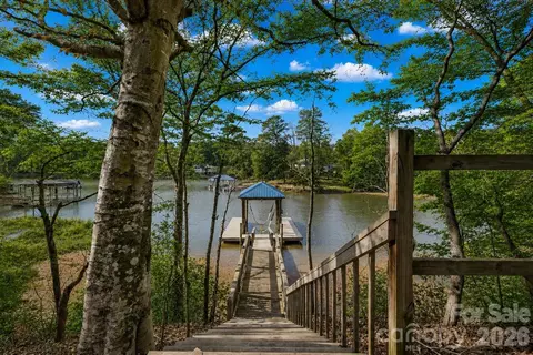12039 Spinnaker Dr, Tega Cay, SC 29708