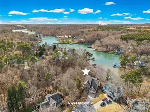 12039 Spinnaker Dr, Tega Cay, SC 29708