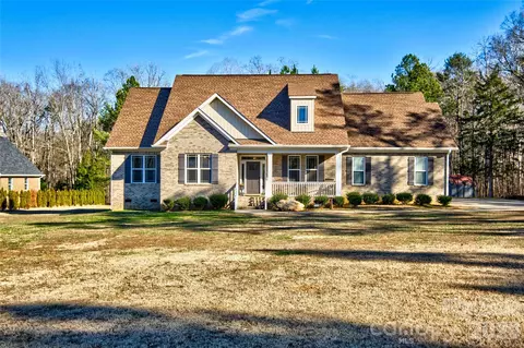 398 Kingsburry Rd, Clover, SC 29710