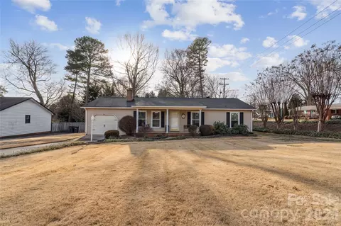 2501 Castlewood Dr, Gastonia, NC 28056