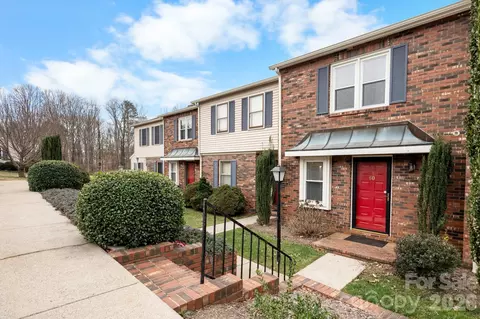 2705 N Center 60 St #60, Hickory, NC 28601