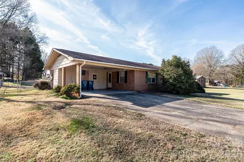 2347 Plainfield Dr, Conover, NC 28613