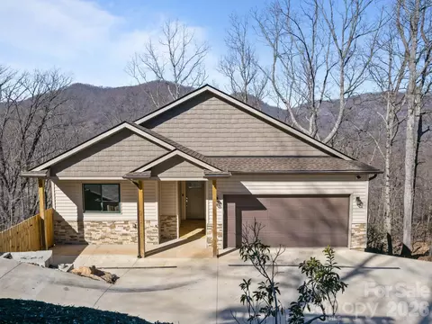 225 Aurora Ln, Tryon, NC 28782