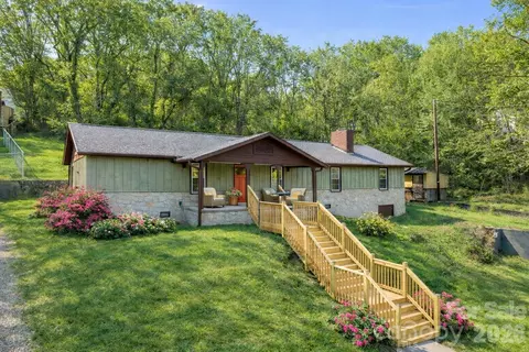 62 Mitchell St, Canton, NC 28716