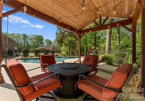 Exterior - 860 Arrow Point Ln, Davidson, NC 28036 photo 10 of 12