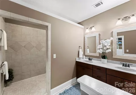 Bath - 860 Arrow Point Ln, Davidson, NC 28036 photo 1 of 3