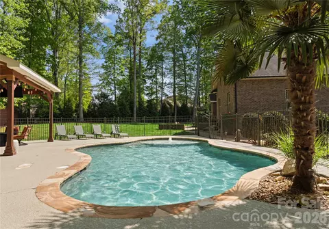 Exterior - 860 Arrow Point Ln, Davidson, NC 28036 photo 5 of 12