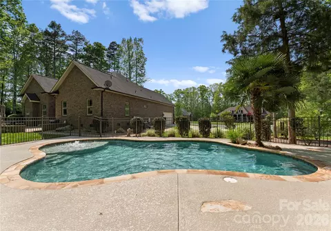 Exterior - 860 Arrow Point Ln, Davidson, NC 28036 photo 7 of 12