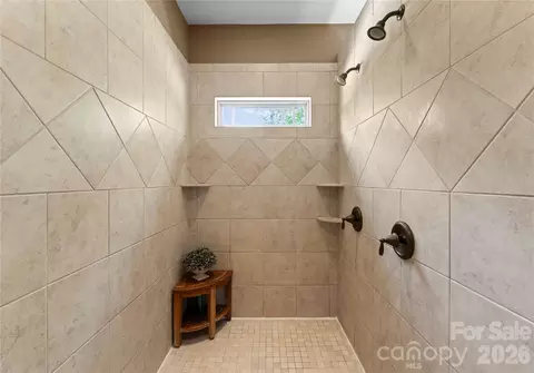 Bath - 860 Arrow Point Ln, Davidson, NC 28036 photo 2 of 3