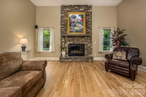 Living - 860 Arrow Point Ln, Davidson, NC 28036 photo 2 of 3