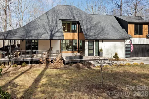 1202 Davis Mountain Rd, Hendersonville, NC 28739