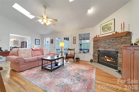 126 Gasga Ct, Brevard, NC 28712