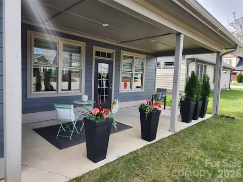 158 Waightstill Dr, Arden, NC 28704
