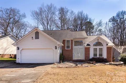 3800 Armitage Dr, Charlotte, NC 28269