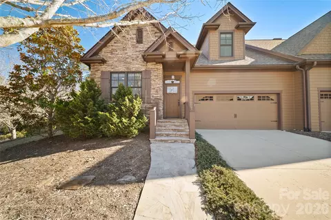 2 Meadow Vista Ct, Asheville, NC 28803